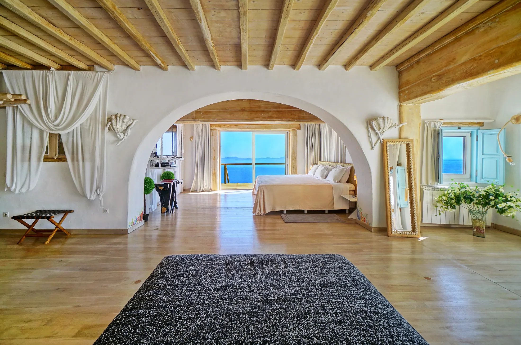 Interior photo 4 - 4